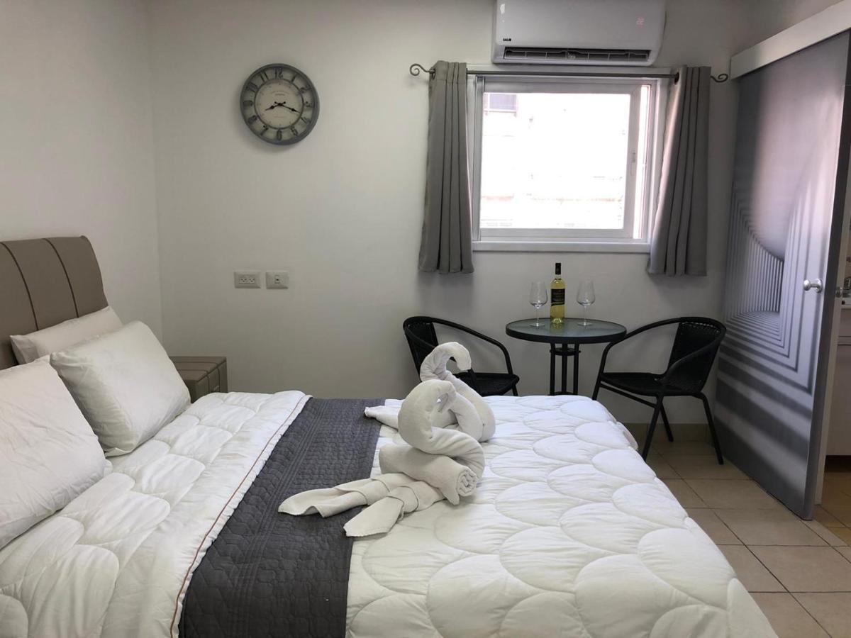 Hotel Room Service Bat Yam Exterior foto