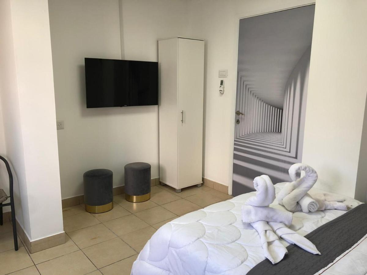 Hotel Room Service Bat Yam Exterior foto