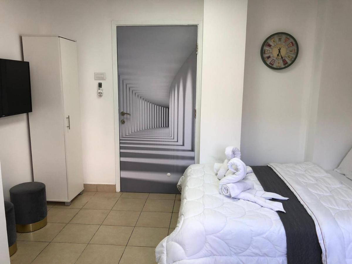 Hotel Room Service Bat Yam Exterior foto