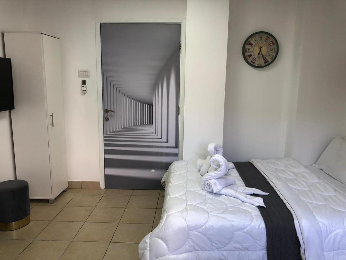 Hotel Room Service Bat Yam Exterior foto